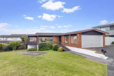 Photo of property in 1/2 Kowhai Road, Campbells Bay, Auckland, 0630