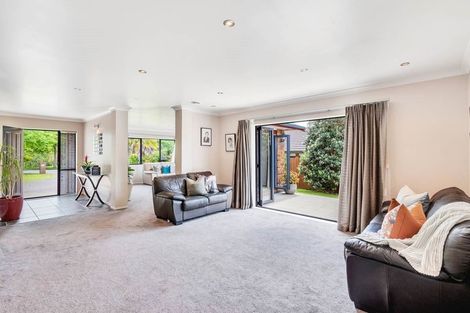 Photo of property in 51 Sapperton Drive, Henderson, Auckland, 0612
