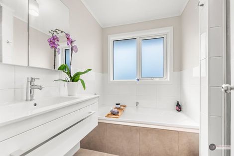 Photo of property in 5 Waiau Close, Kelson, Lower Hutt, 5010