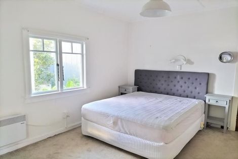 Photo of property in 281 Queens Drive, Lyall Bay, Wellington, 6022