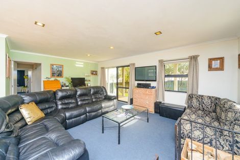 Photo of property in 130 Hillcrest Drive, Kelvin Grove, Palmerston North, 4414