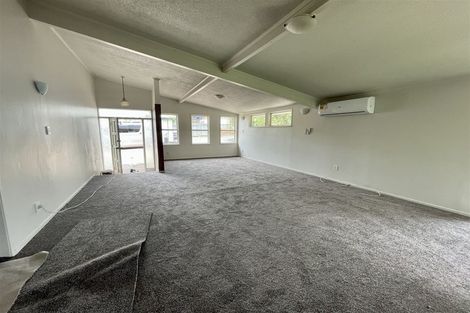 Photo of property in 13 Denyer Place, New Lynn, Auckland, 0600