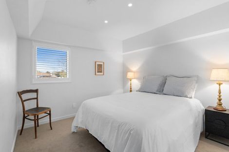 Photo of property in 93 Holly Road, St Albans, Christchurch, 8014