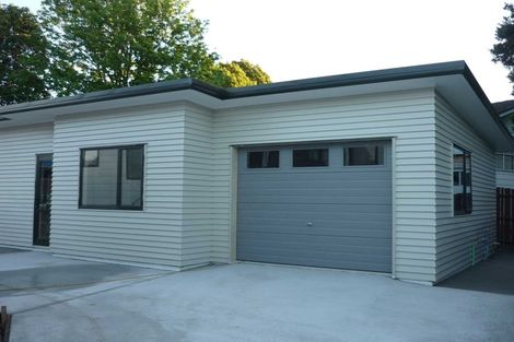 Photo of property in 2 Glucina Place, Glen Eden, Auckland, 0602