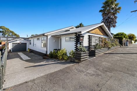 Photo of property in 30 Nobs Line, Strandon, New Plymouth, 4312