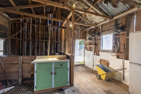 Photo of property in 208 Adelaide Road, Dannevirke, 4930