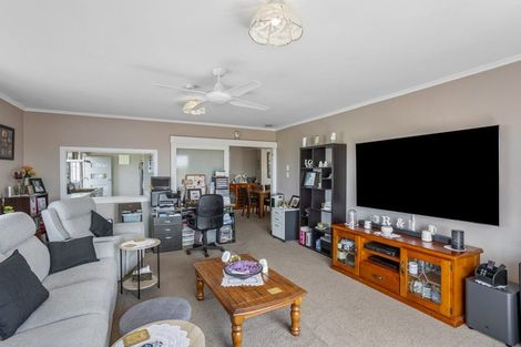Photo of property in 15a Sarona Avenue, Glen Eden, Auckland, 0602