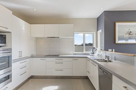 Photo of property in 10 Sampson Avenue, Waiwhakaiho, New Plymouth, 4312