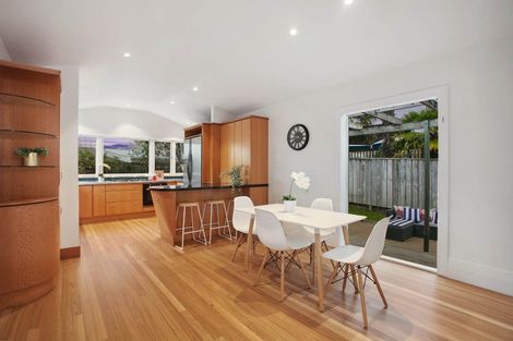 Photo of property in 48 Sunnynook Road, Sunnynook, Auckland, 0620