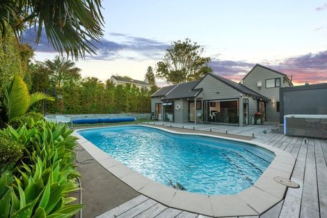 Photo of property in 9 Quebec Road, Milford, Auckland, 0620