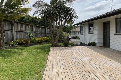 Photo of property in 32 Roick Parade, Glen Eden, Auckland, 0602