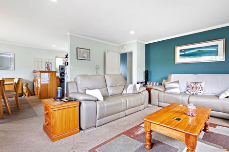 Photo of property in 50 Lakeside Drive, Orewa, 0931