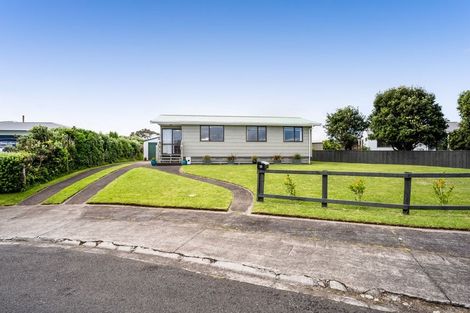 Photo of property in 18 Pohutukawa Drive, Opunake, 4616