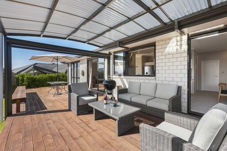 Photo of property in 2 Makaka Lane, Silverdale, 0932