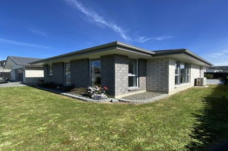 Photo of property in 6 Ken Douglas Drive, Aotea, Porirua, 5024
