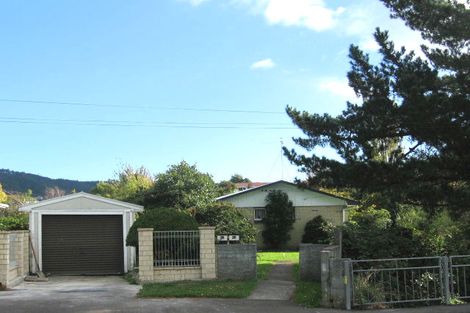Photo of property in 2/5 Coates Grove, Silverstream, Upper Hutt, 5019