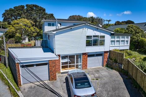 Photo of property in 18a Robert Street, Newlands, Wellington, 6037