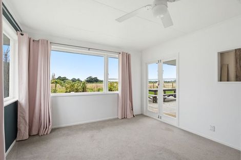 Photo of property in 54 Kuku Beach Road, Kuku, Levin, 5570