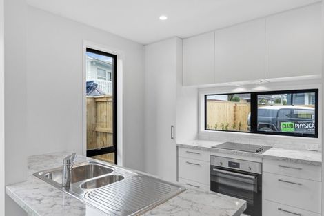 Photo of property in 66e Royal View Road, Te Atatu South, Auckland, 0610