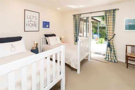 Photo of property in 50 Manu Grove, Waikanae, 5036