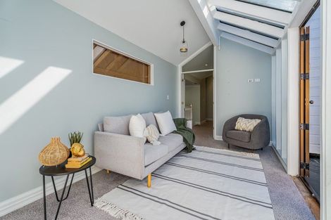 Photo of property in 50 Garden Road, Northland, Wellington, 6012