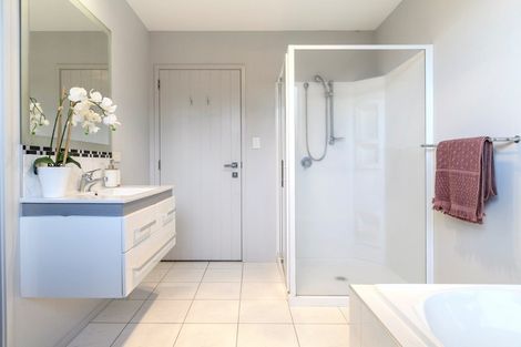 Photo of property in 16 Eagle Street, Welcome Bay, Tauranga, 3112
