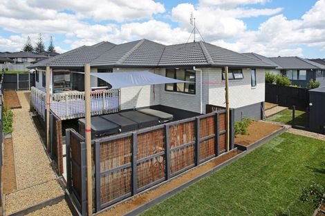 Photo of property in 16 Lippiatt Crescent, Pokeno, 2402