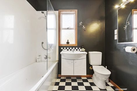Photo of property in 9 Knoll Street, Island Bay, Wellington, 6023