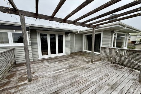 Photo of property in 93 Sylvan Avenue, Northcote, Auckland, 0627