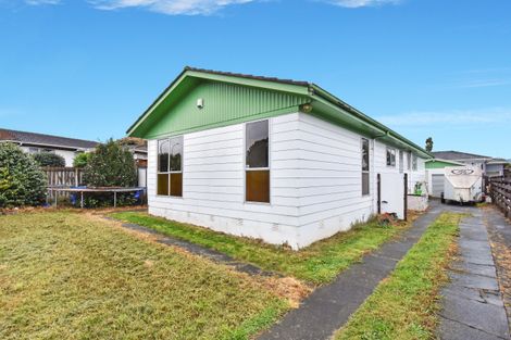 Photo of property in 8 Becker Drive, Weymouth, Auckland, 2103
