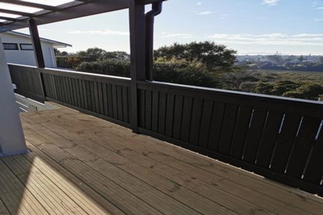 Photo of property in 141 Colwill Road, Massey, Auckland, 0614