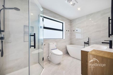 Photo of property in 21a Sovereign Place, Glenfield, Auckland, 0629