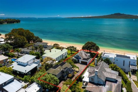 Photo of property in 30 Oxford Terrace, Coromandel, 3506