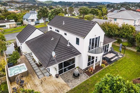 Photo of property in 41 Joseph Banks Drive, Whitby, Porirua, 5024