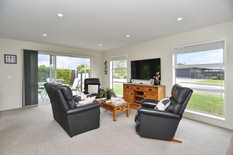 Photo of property in 32 Koura Drive, Rangiora, 7400