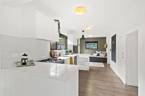 Photo of property in 1/663a Beach Road, Rothesay Bay, Auckland, 0630