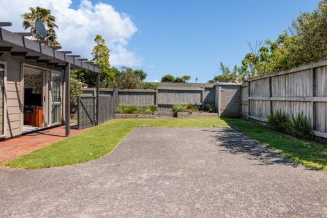 Photo of property in 128b Karewa Parade, Papamoa Beach, Papamoa, 3118