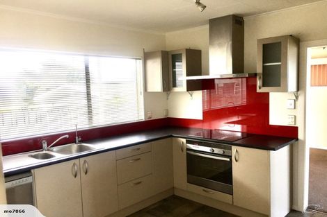 Photo of property in 34 Somes Crescent, Newlands, Wellington, 6037