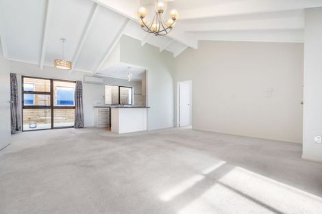 Photo of property in 65 Kurnell Drive, Botany Downs, Auckland, 2010