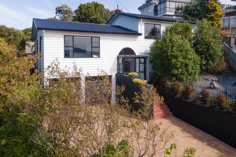 Photo of property in 8 Hillview Crescent, Paparangi, Wellington, 6037