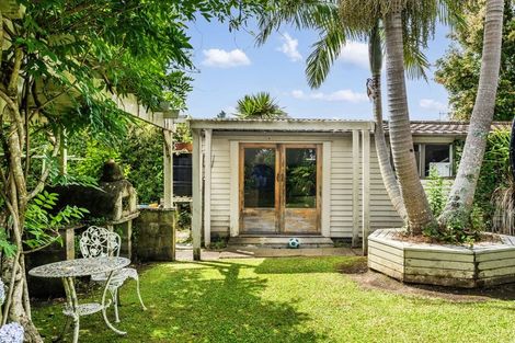 Photo of property in 23 Taipari Road, Te Atatu Peninsula, Auckland, 0610