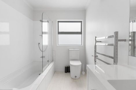 Photo of property in 8 Karauria Lane, Orewa, 0931