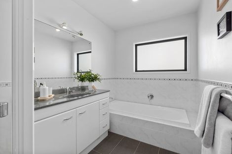 Photo of property in 18 Excelsior Way, Omaha, 0986