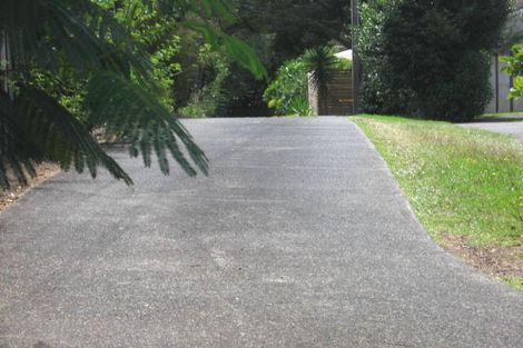 Photo of property in 1/307a Wairau Road, Totara Vale, Auckland, 0627