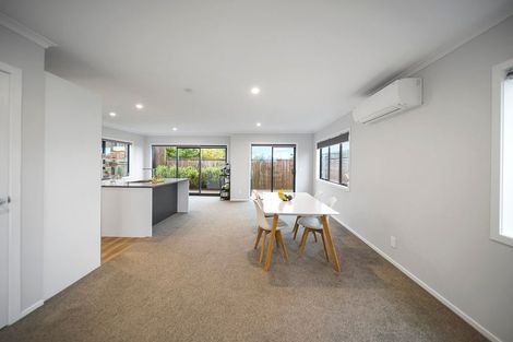 Photo of property in 29b Glanmire Road, Newlands, Wellington, 6037