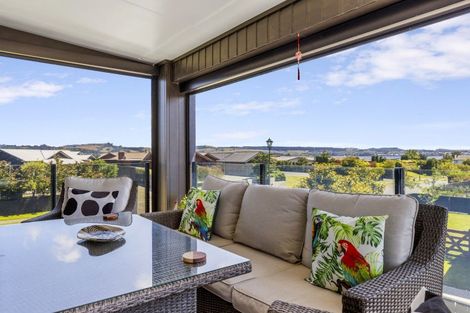 Photo of property in 14 Pukenamu Road, Rainbow Point, Taupo, 3330