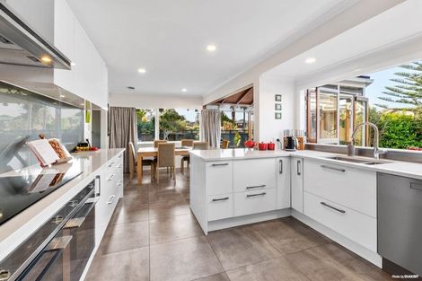 Photo of property in 11 Wilbur Place, Pakuranga Heights, Auckland, 2010