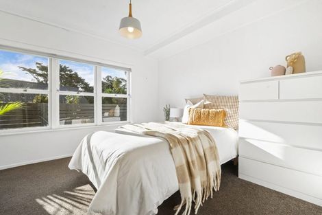 Photo of property in 1/106 Island Bay Road, Beach Haven, Auckland, 0626