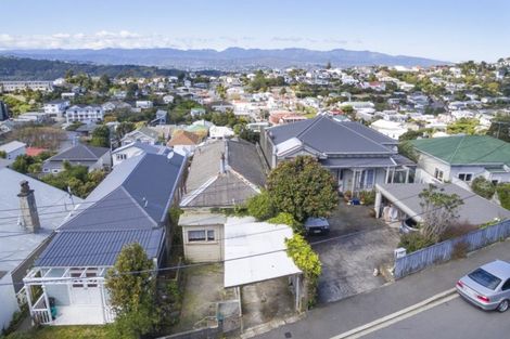 Photo of property in 21 Sugarloaf Road, Brooklyn, Wellington, 6021