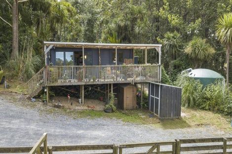 Photo of property in 2 Cowan Bay Road, Pohuehue, Warkworth, 0983